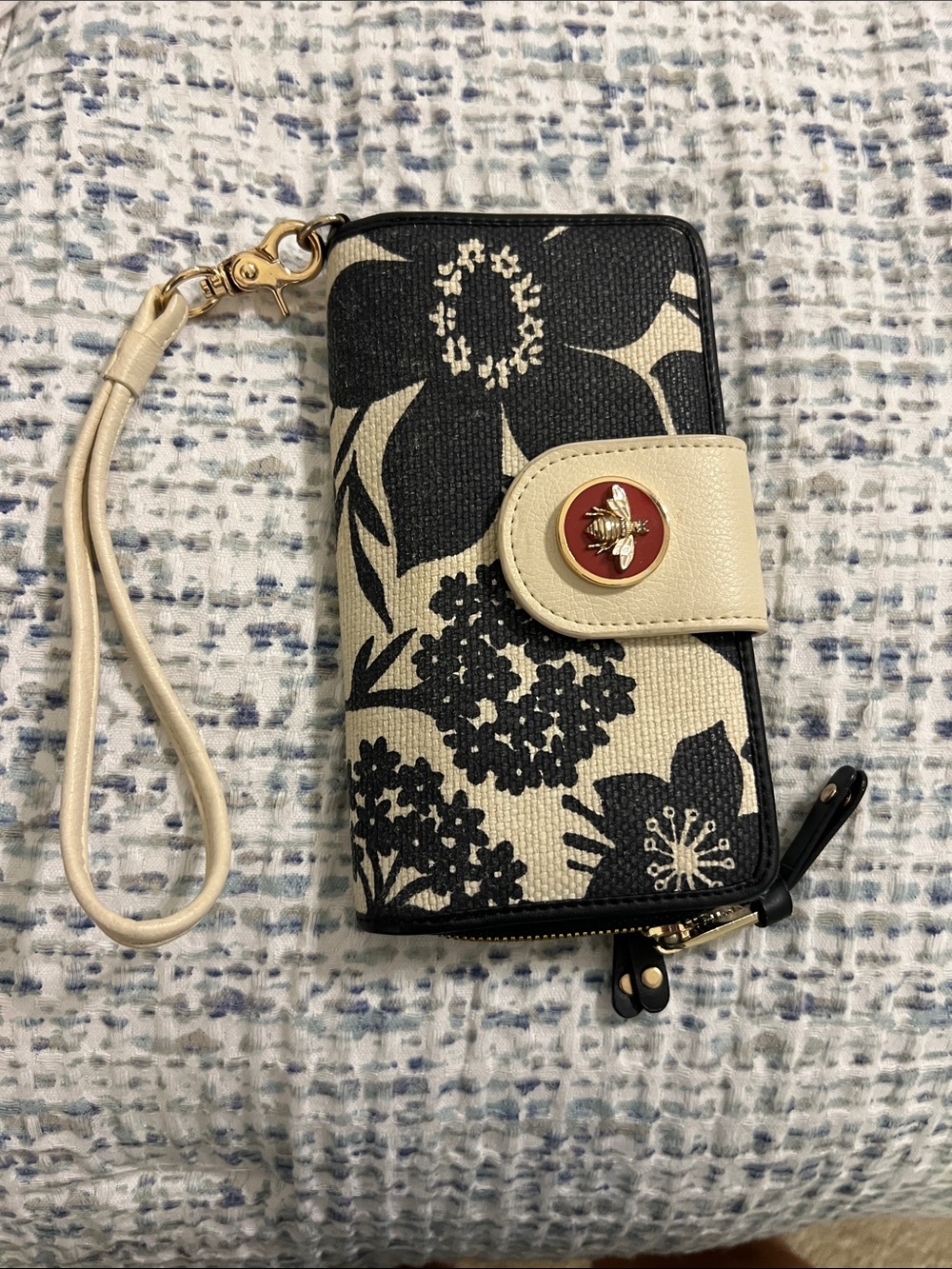 Spartina 449 Black & Cream Floral Wristlet Phone Case with Bee Emblem